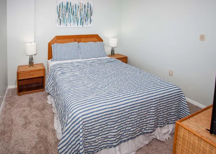 Surf And Racquet Club 402b Apartment