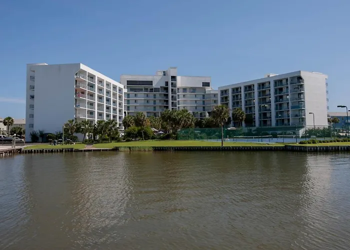 Surf And Racquet Club 402b